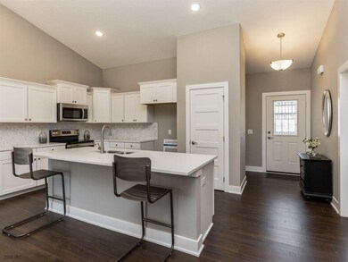 5633 Prairie Grass Dr, Johnston, IA 50131 - photo 3
