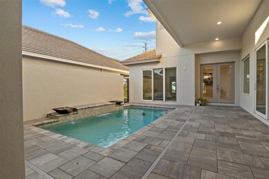 Pool/courtyard