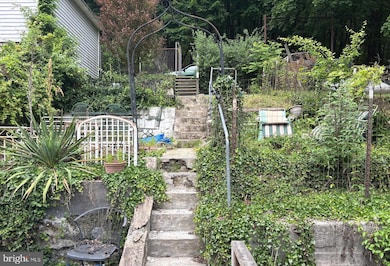 235 Chestnut St, Ashland, PA 17921 - photo 3