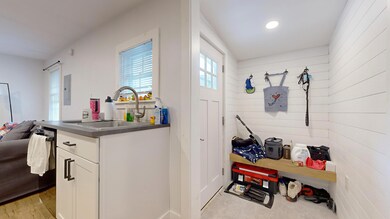 201 - Entryway
