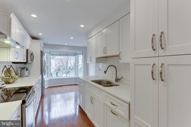 2995 Oakleigh Ln, Oakton, VA 22124 - photo 5