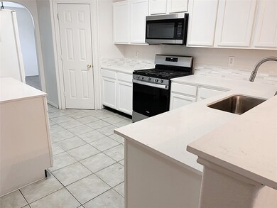 8911 Danbury Hollow Ln, Houston, TX 77075 - photo 3