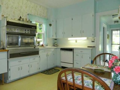 Kitchen. Spacious eat-in kitchen has plenty of cup