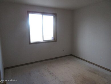 566-093103-bedroom 1