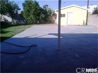 SPACIOUS BACKYARD