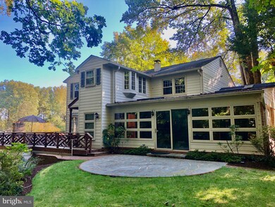 8912 Lynnhurst Dr, Fairfax, VA 22031 - photo 4