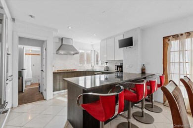 82-06 166th St, Jamaica, NY 11432 - photo 4