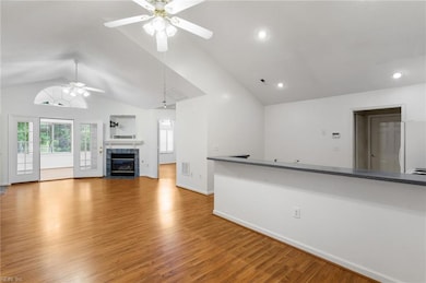 DINING AREA - KITCHEN TO THE LEFT