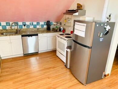 803 Boylston St unit 4(aka D), Chestnut Hill, MA 02467 - photo 3