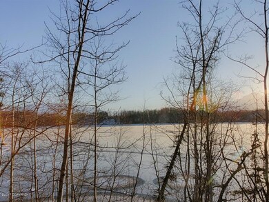 Cottonwood Lake Frontage