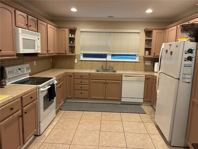 Large Fully Furnished Kitchen