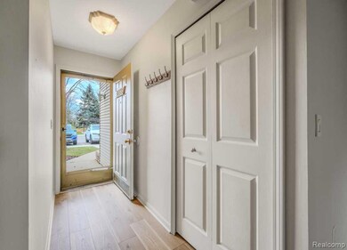 42538 Lilley Pointe Dr unit 57, Canton, MI 48187 - photo 3