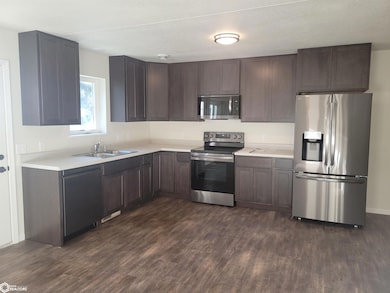 611 N Lincoln Ave, Eagle Grove, IA 50533 - photo 2