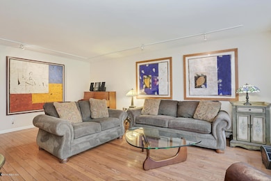 9 Heather Ln Greenwich CT-large-016-23-0