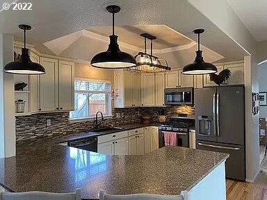 unlisted-address, Bend, OR 97701 - photo 2