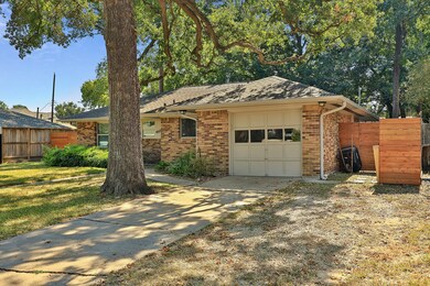 4605 Verdome Ln, Houston, TX 77092 - photo 2