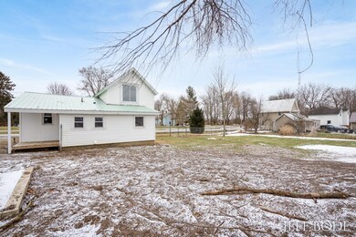 361 Kinsey St-4