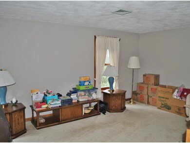 26 Cathedral Cir, Nashua, NH 03063 - photo 4