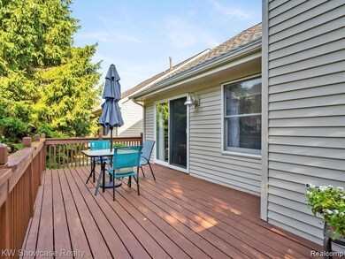 5523 Ashby Ct unit 2, Waterford, MI 48327 - photo 4