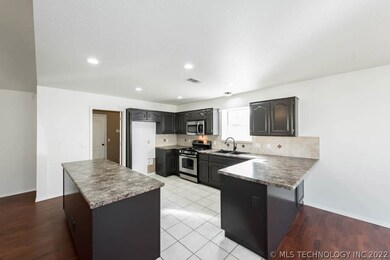 1512 S Fern Place, Broken Arrow, OK 74012 - photo 4