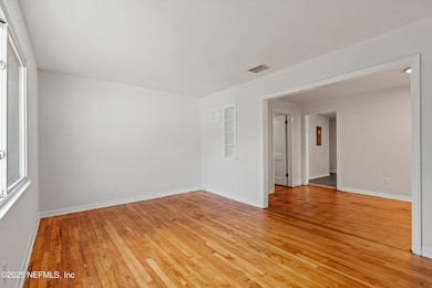 06-Living Room