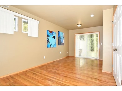 1350 NE Cochran Dr, Gresham, OR 97030 - photo 4