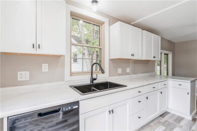 2226 Des Moines St, Des Moines, IA 50317 - photo 6