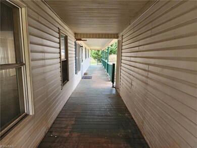 1055 Zack Dr, Pilot Mountain, NC 27041 - photo 5