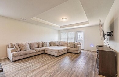 Living room featuring visible vents, baseboards, l