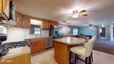Kitchen with moveable island