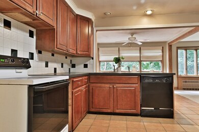 564 Chandler St, Worcester, MA 01602 - photo 2