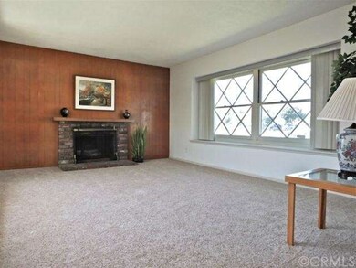 Light and bright! Wood burning fireplace in the li