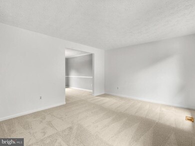 12626 Thunder Chase Dr, Reston, VA 20191 - photo 4