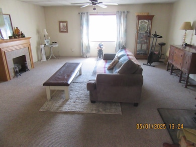 610 S Applegate Livingroom Main