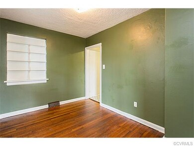 Dining Room: 11'x9'