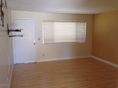 ENTRY/LIVING ROOM