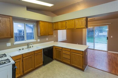 2551 Corona St, Redding, CA 96002 - photo 5