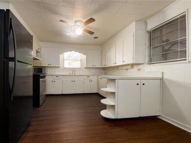 612 W 5th St, Bonham, TX 75418 - photo 4