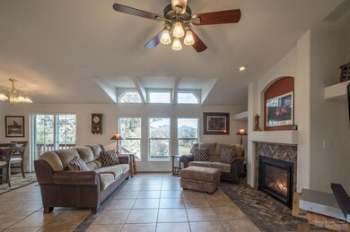 3685 NE Butler Ave, Redmond, OR 97756 - photo 3