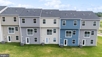 105 Milburn Dr, Martinsburg, WV 25403 - photo 2