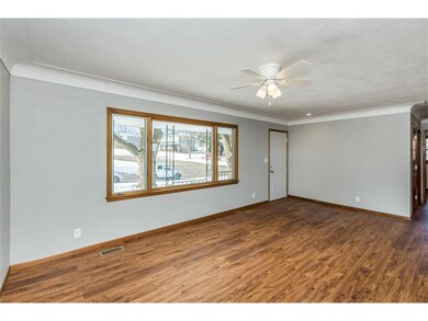 101 31st St SW, Cedar Rapids, IA 52404 - photo 2