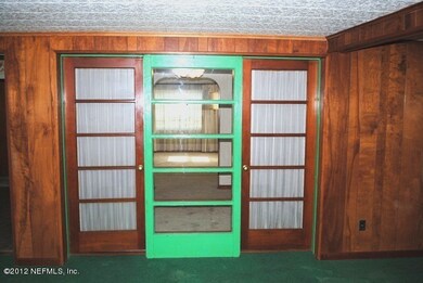 FAMILY ROOM DOORWAY