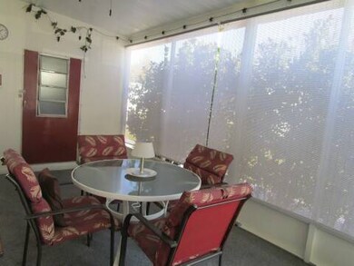 table/chairs in Sc room