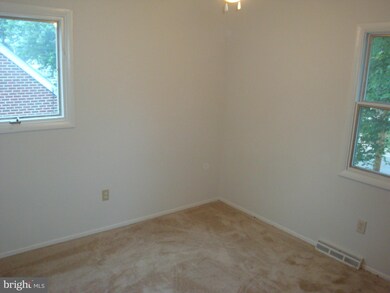 133 Martin Dr, Manassas Park, VA 20111 - photo 6