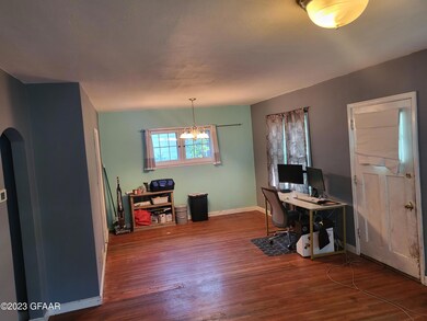 716 Oak St, Grand Forks, ND 58201 - photo 3