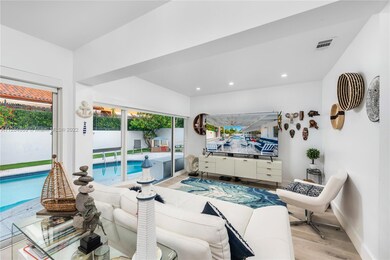 749 Ridgewood Rd, Key Biscayne, FL 33149 - photo 7