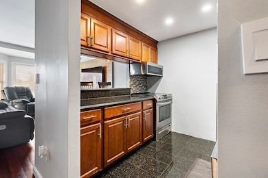 314 Riverside Ave unit 206, Medford, MA 02155 - photo 7