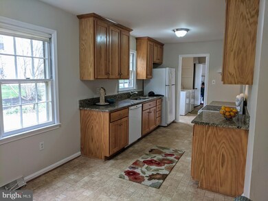 5336 Ellzey Dr, Fairfax, VA 22032 - photo 6