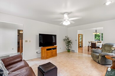 5951 E Columbia Way-18