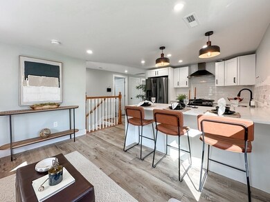 498 Beech St unit 2, Roslindale, MA 02131 - photo 2